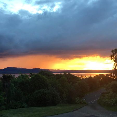 Spectacular Lake Views Роторуа Екстериор снимка